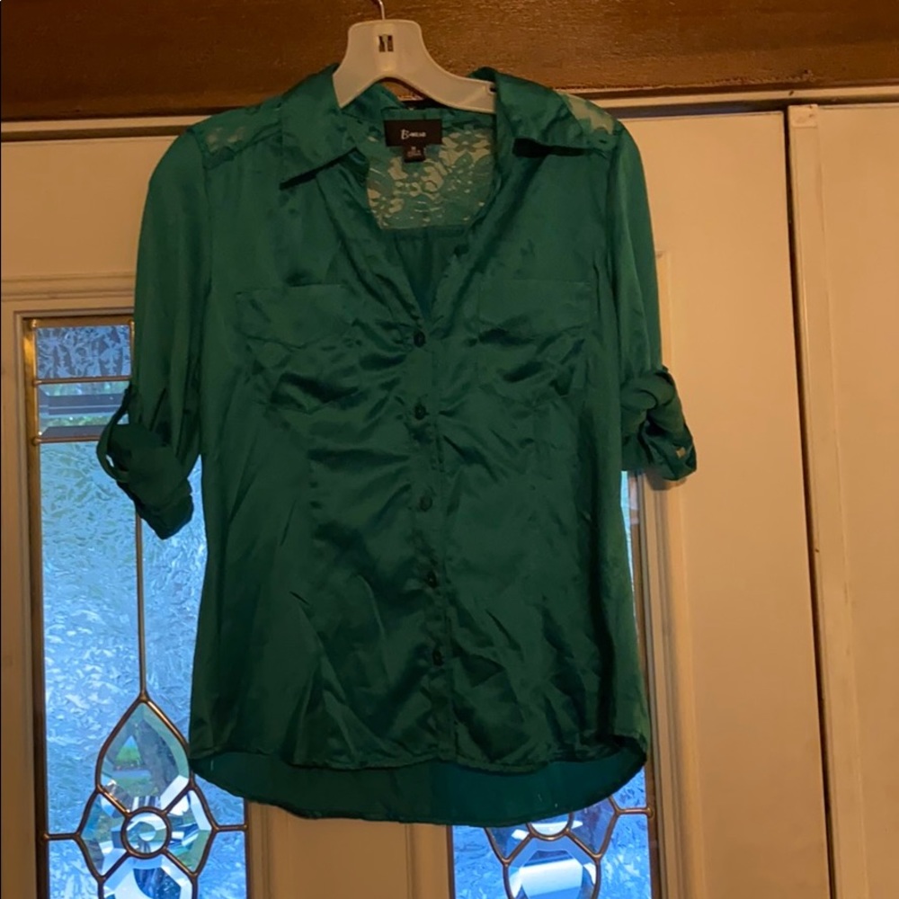 B.Wear Green Blouse